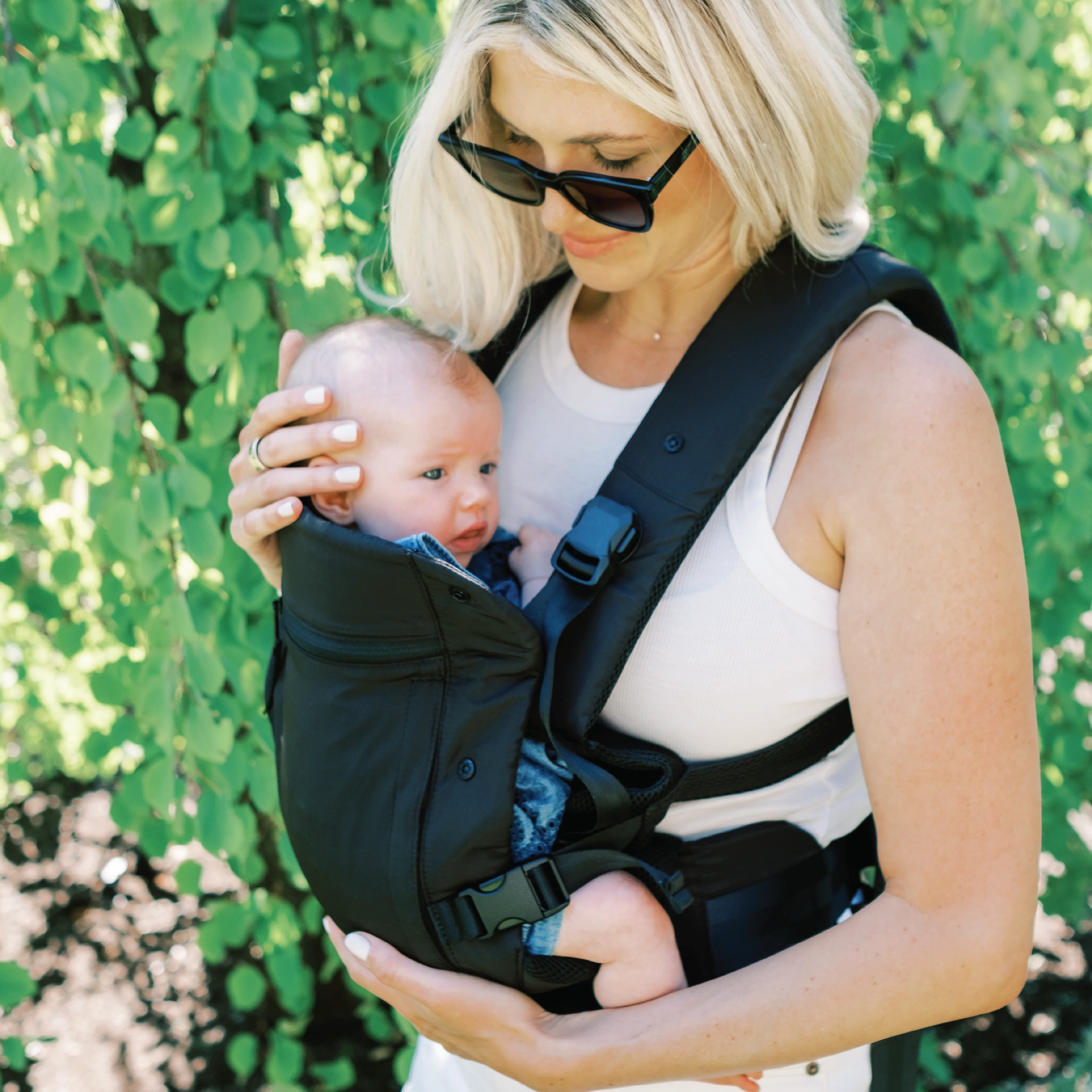 The Baby Carrier 2.0 + The Neoprene Backpack Bundle - Image 6